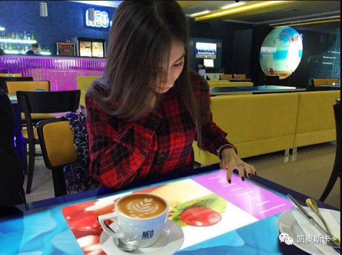 深圳龍華有一家新零售概念的智能機器人咖啡廳