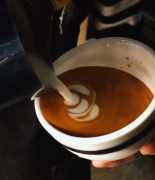 咖啡拉花基礎練習——“拉水”
