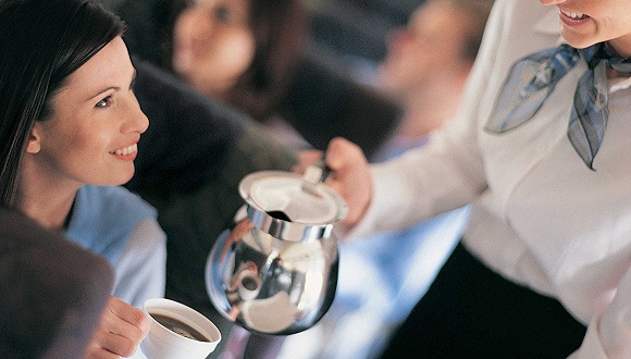航空公司是怎麼選咖啡的？每天幾百萬杯咖啡在3萬英尺高空被喝掉