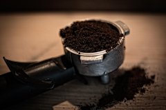 如何用咖啡渣發酵 自制有機肥？