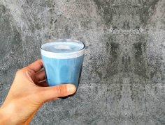 來自墨爾本咖啡廳的藍色小精靈，吸睛度滿分又健康的藍色拿鐵