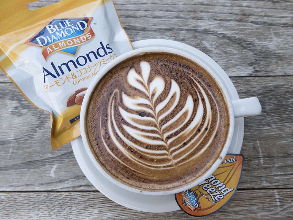 STREAMER COFFEE使用杏仁奶製成的‘California Latte’新上市