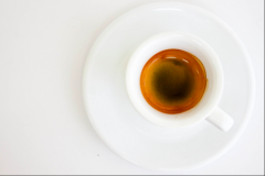 爲什麼越便宜的咖啡豆油脂越厚？跟烘焙程度和新鮮度有關嗎？