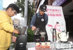 每週五單車通勤日 型男咖啡師手作咖啡免費送