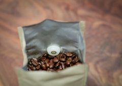 咖啡豆包裝袋上的肚臍眼! 單向氣閥孔是保持咖啡豆新鮮的關鍵