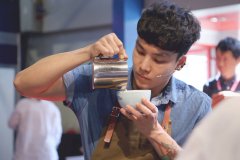 2017年WLAC拉花冠軍，泰國清邁三家咖啡店Ristr8to的創始人