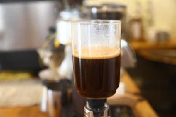煮咖啡用什麼咖啡機或咖啡壺，膠囊咖啡機和意式咖啡機哪個好？