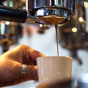 咖啡與意式濃縮到底有什麼區別？意式濃縮咖啡製作方法原理