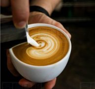 咖啡拉花教程 咖啡拉花用什麼牛奶最好？最重要是三高