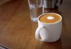 星巴克馥芮白Flat White是意式咖啡還是澳式咖啡？標準做法是什麼