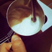 打奶泡器的正確方法 ESPRESSO咖啡機打奶泡技巧教學圖解