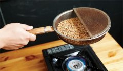 咖啡自家烘焙之手網烘培教程 沒有烘豆機如何在家烘焙咖啡豆？