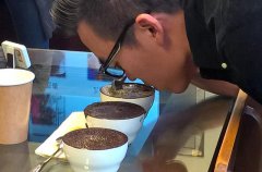 咖啡品鑑師用最專業的品鑑咖啡方式，教你如何品鑑一杯好咖啡！