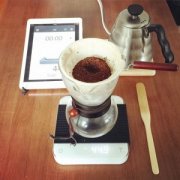 法蘭絨手衝咖啡-令人難忘的溫潤口感與琥珀般透明色澤