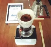 法蘭絨手衝咖啡-令人難忘的溫潤口感與琥珀般透明色澤