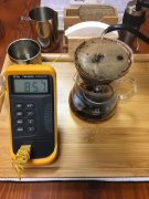 手衝咖啡水溫測試 手衝悶蒸時間與水溫下降速度的關係