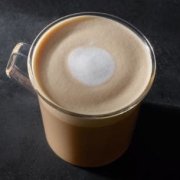 如何用牛奶製作完美咖啡拉花 初學咖啡心形拉花技巧 咖啡拉花技巧