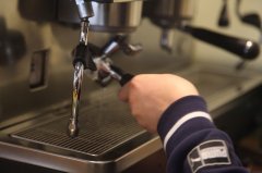 半自動意式咖啡機的使用，日常清潔與保養怎麼做？