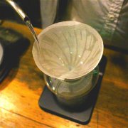 咖啡手動式操作，選擇手衝壺的大致方向和摩卡壺的使用方法