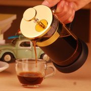 法式濾壓壺北歐簡約設計美學，磨豆均勻能更好做出一杯好喝的咖啡