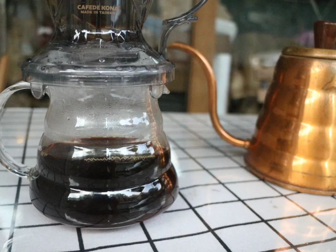 礦泉水與蒸餾水哪種衝咖啡最好喝？論水質對手衝咖啡的影響