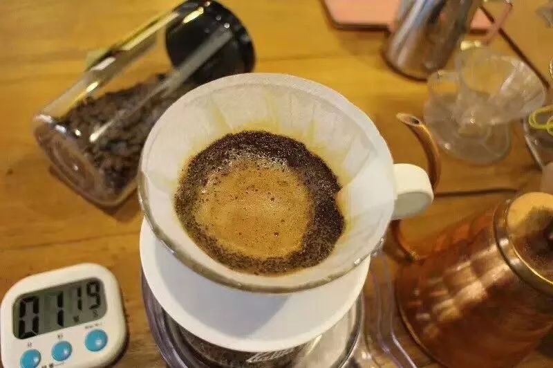 日常衝煮 | 看粉渣和粉牀形狀，判斷萃取咖啡情況
