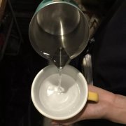 拉花技巧 | 咖啡師分享＂融合＂心得 ，如何練習拉花融合？