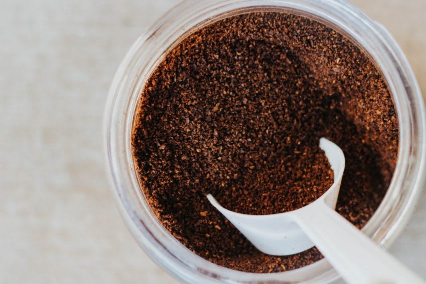 預磨咖啡粉與新鮮研磨的區別哪個更好？現磨咖啡風味特點是什麼