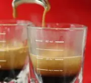 意式濃縮咖啡正確萃取步驟圖解 意式咖啡豆研磨度粉水比校準參數